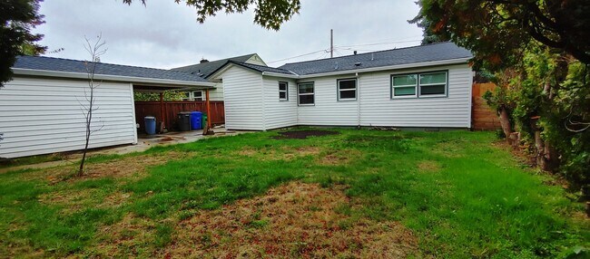 Building Photo - Darling Updated 3 Bedroom Ranch Located a Block from Glenwood City Park and Just a few Blocks fro...