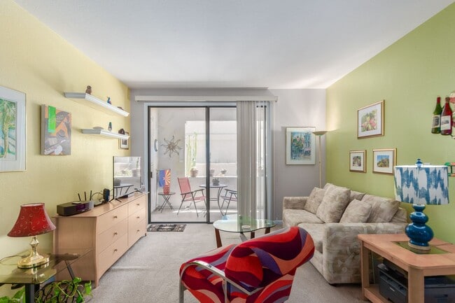 Building Photo - Two bedroom condo