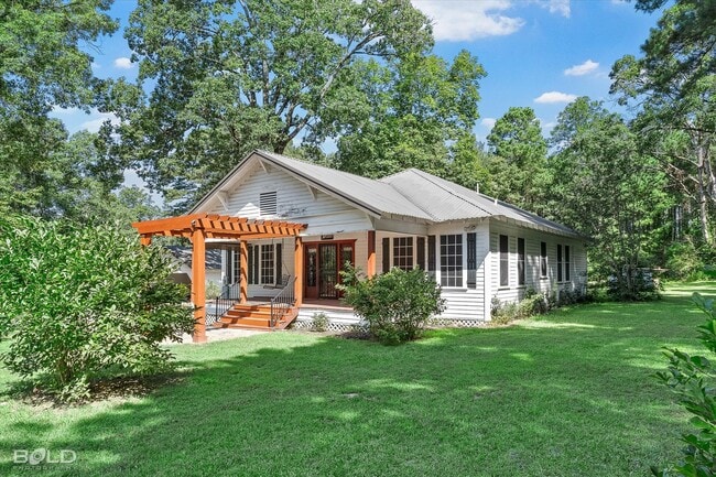 Building Photo - 3 Bedroom 2 Bathroom Home in Plain Dealing