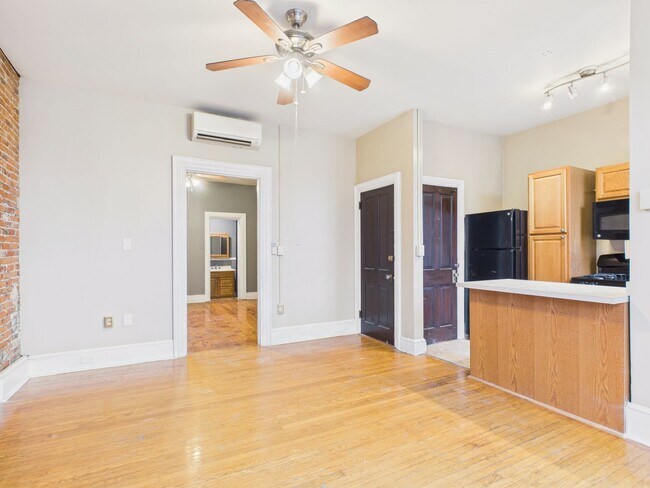 Building Photo - 1017 Green St