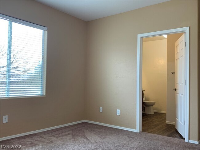 Building Photo - 6868 Sky Pointe Dr