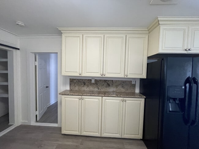 Building Photo - 2422 Stafford St