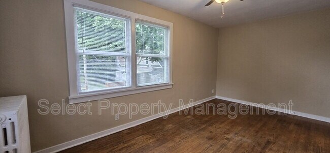 Building Photo - 1033 Edgewater Ave