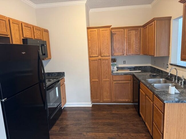 Building Photo - Great 3 bedroom with garage!