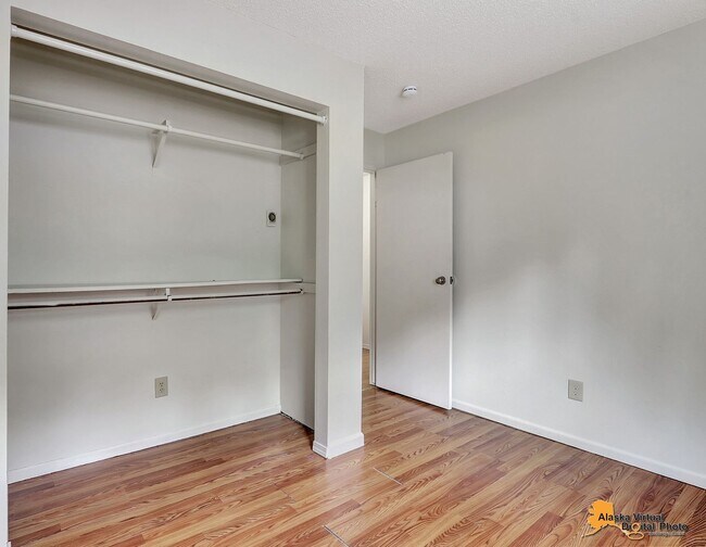 Building Photo - 4640 Reka Dr