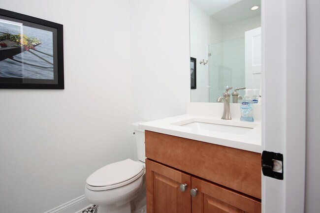 Building Photo - Beautiful, Custom-Built Pet-Friendly Lochlyn Hill Home