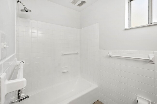 Building Photo - AVAILABLE SEPT 1ST!! GORGEOUS 3 BEDROOM IN...