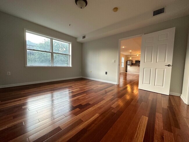 Building Photo - 650 2nd St