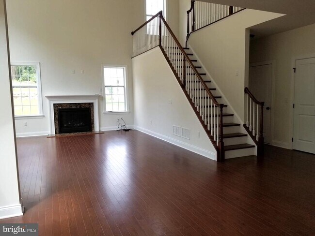 Building Photo - 6493 Fox Glove Ln