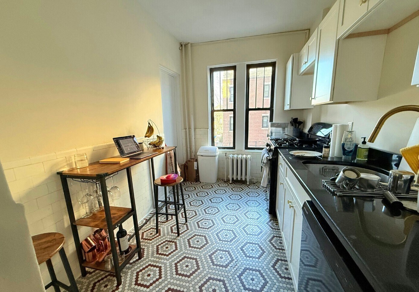 Building Photo - 452 Park Dr