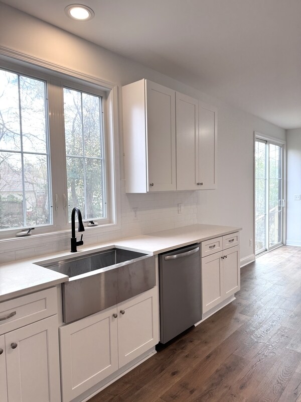 Building Photo - 427 Lakeland St