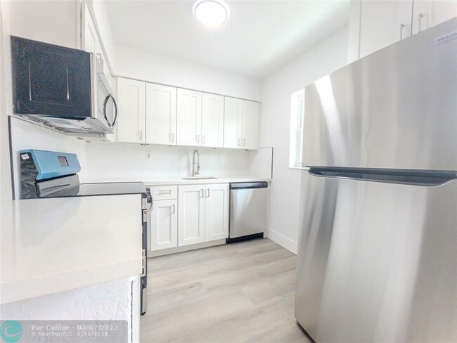 Building Photo - 1821 Middle River Dr