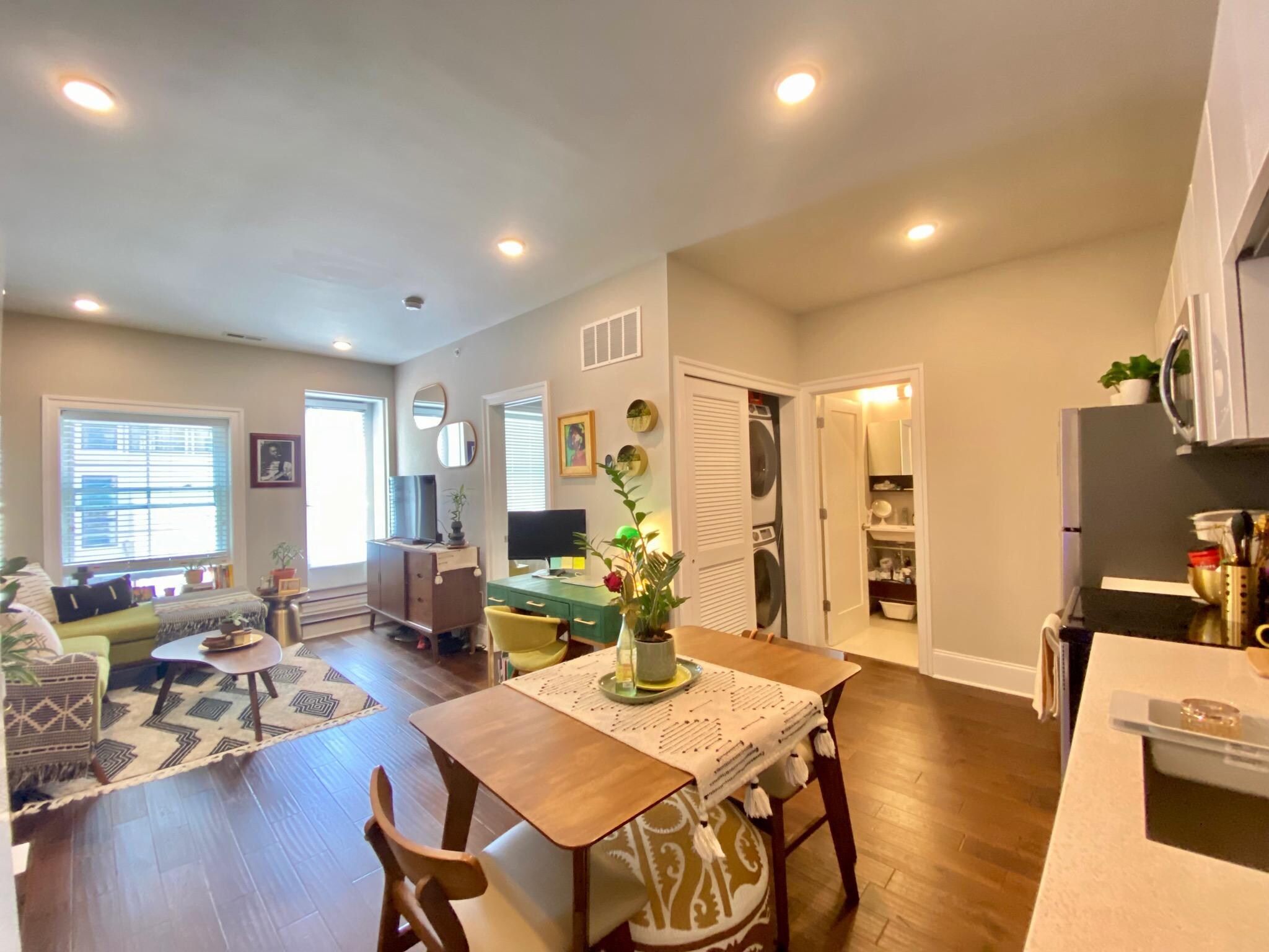 Building Photo - 2010 Walnut St