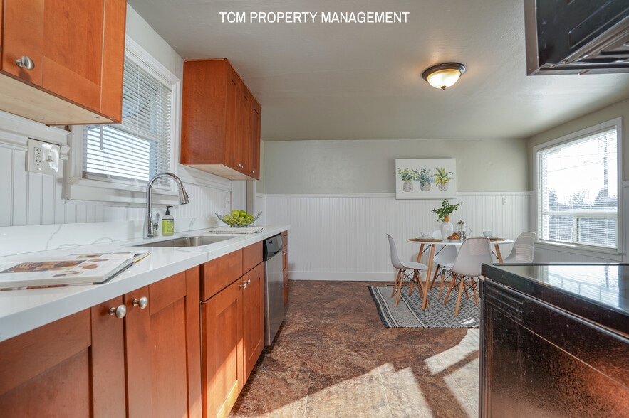 Building Photo - 8437 S M St