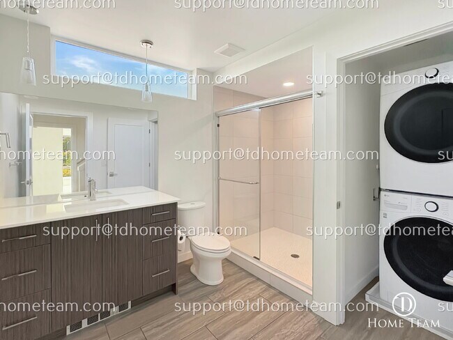 Building Photo - "Spacious 3-Bed Townhouse with Scenic View...