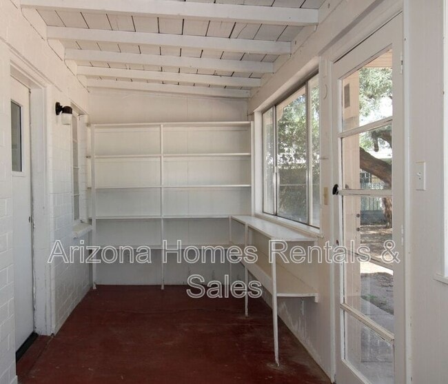 Building Photo - 3545 N Country Club Rd