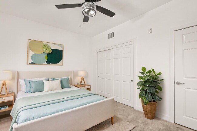 Building Photo - "Spacious, Sophisticated, Modern 3BR, 2BA Condo in the heart of downtown