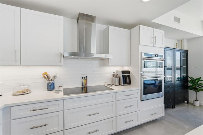 Building Photo - 920 N Osceola Ave