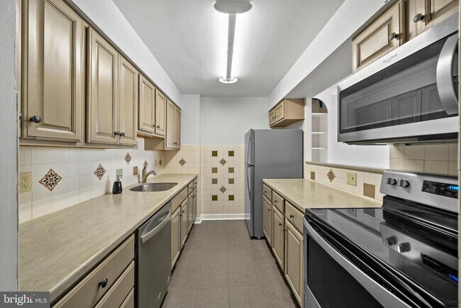 Building Photo - 1420 Locust St