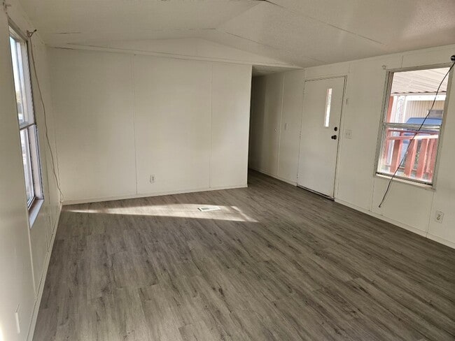 Building Photo - Single Wide mobile home in El Rio