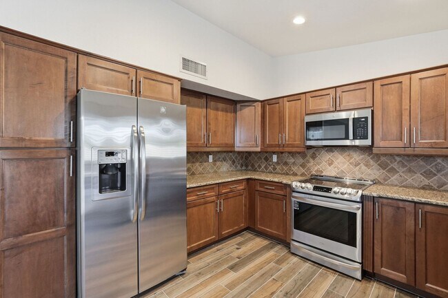 Building Photo - 4 Bed Home in Scottsdale Quarter!!