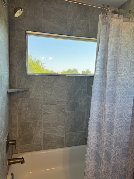 Building Photo - 210 Rainbow Dr