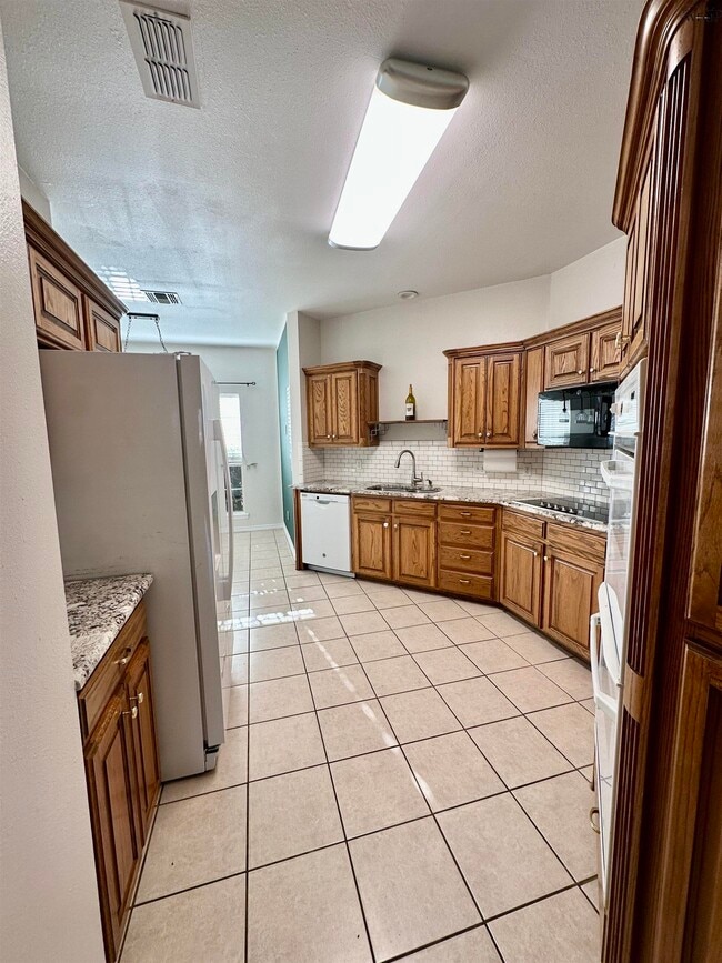 Building Photo - 3028 Whitehall Ln