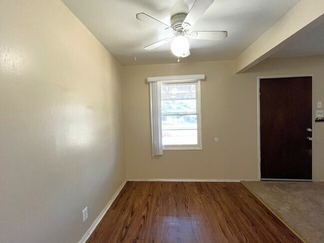 Building Photo - 1240 E Allen Ave