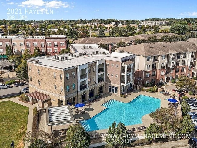 Building Photo - 2021 Hayes Ln