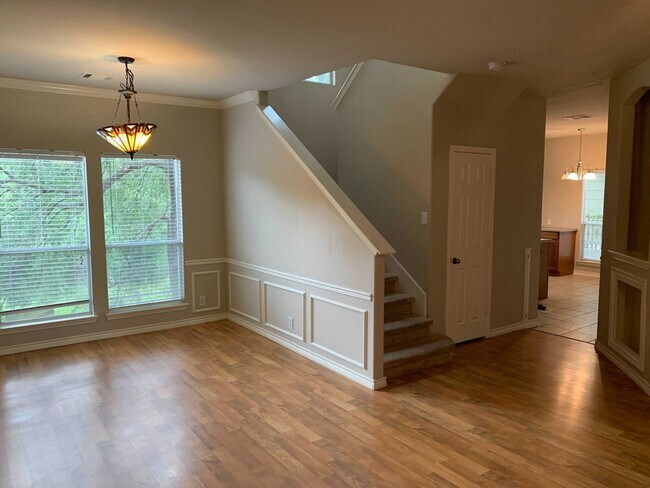 Building Photo - *MOVE IN SPECIAL* Charming 3BD/2.5BA With Deck — Loop 1604 & Potranco!