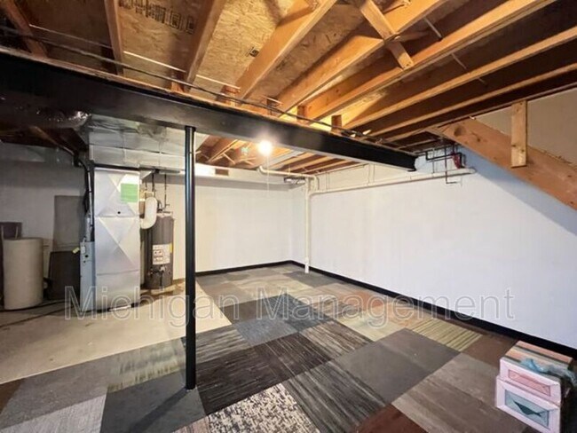 Building Photo - 4174 Hunters Cir E