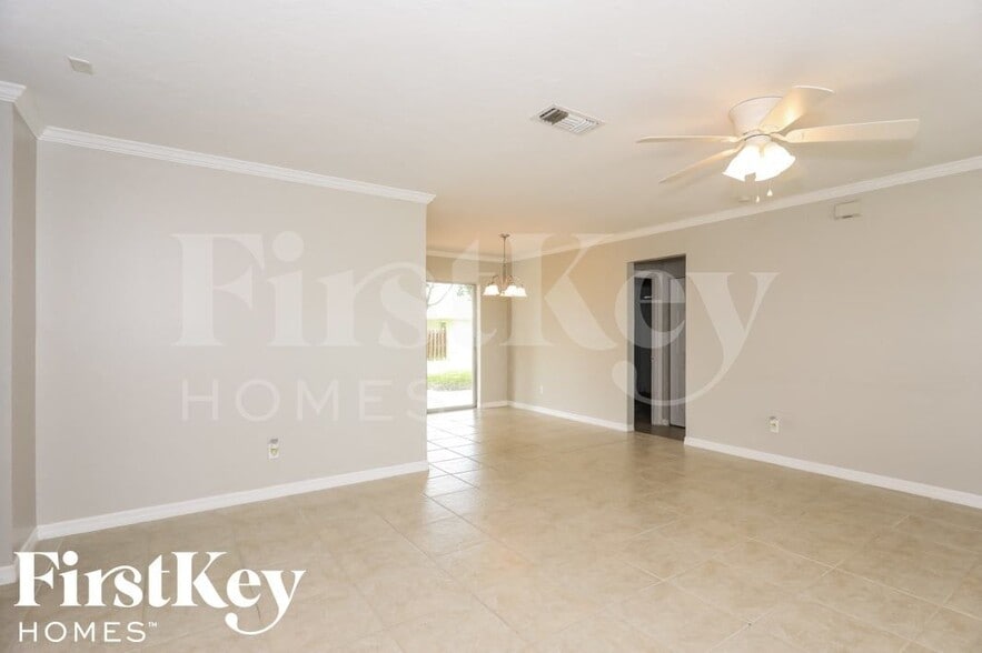 Building Photo - 9217 Pomelo Rd E