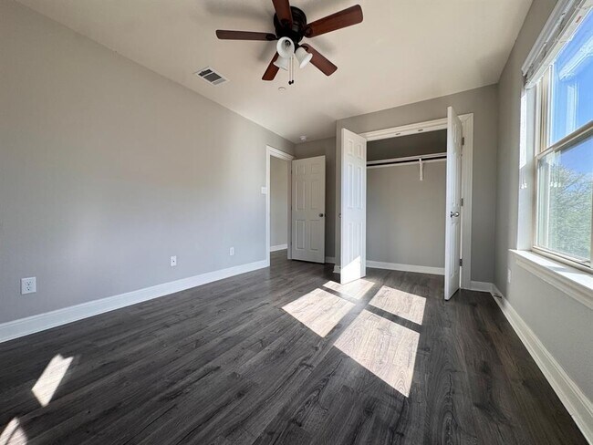 Building Photo - 2214 S Lakeline Blvd