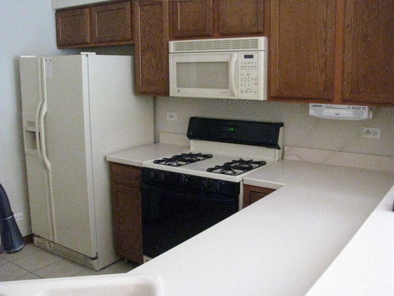 Building Photo - 2924 Stonewater Dr