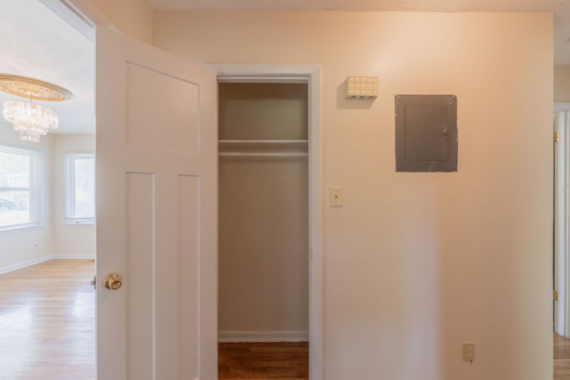 Building Photo - 925 Fleetwood Dr