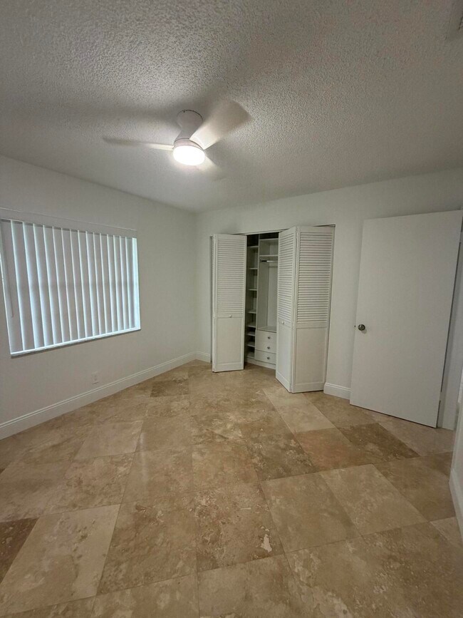 Building Photo - 9209 Southampton Pl