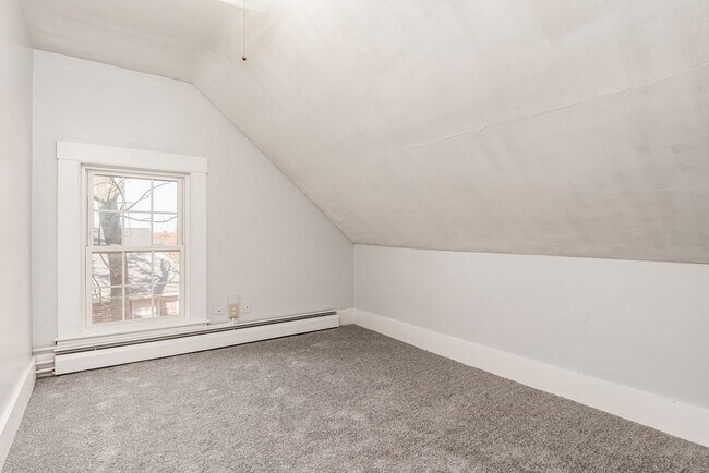 Building Photo - 179 Main St