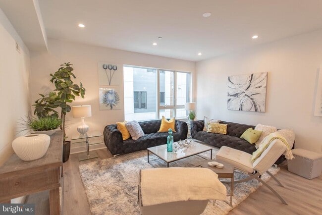 Building Photo - 105 Olive St