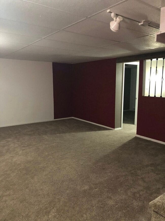 Building Photo - Lovely, Updated Townhome for Rent