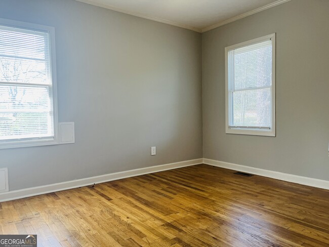 Building Photo - 32 N Cove Dr