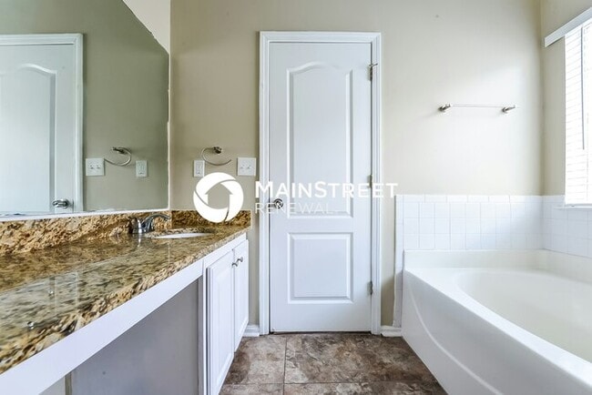 Building Photo - 4 Bedroom Pet-Friendly Home in Ellenwood, GA with Main Street Renewal