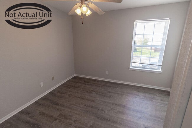 Building Photo - 5000 Derby Ridge Dr