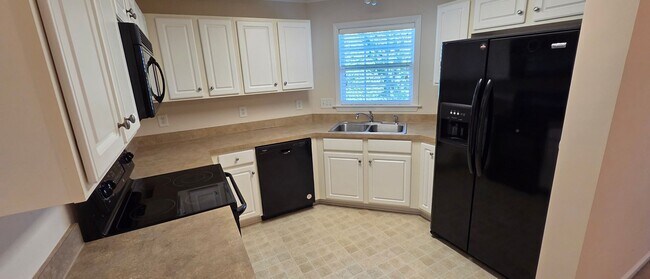 Building Photo - 130 Shallowford Reserve Dr