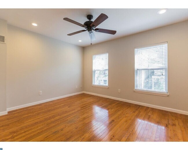 Building Photo - Point Breeze Townhome