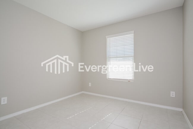 Building Photo - 1033 Crestview Dr