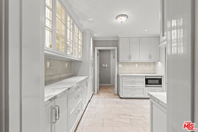 Building Photo - 710 Alta Dr