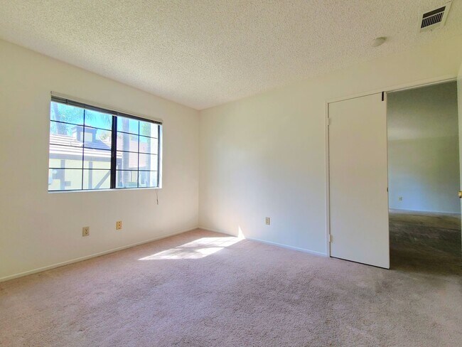 Building Photo - 10844 Pepper Way