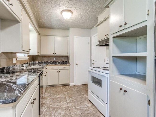 Building Photo - 208 Thompson Dr