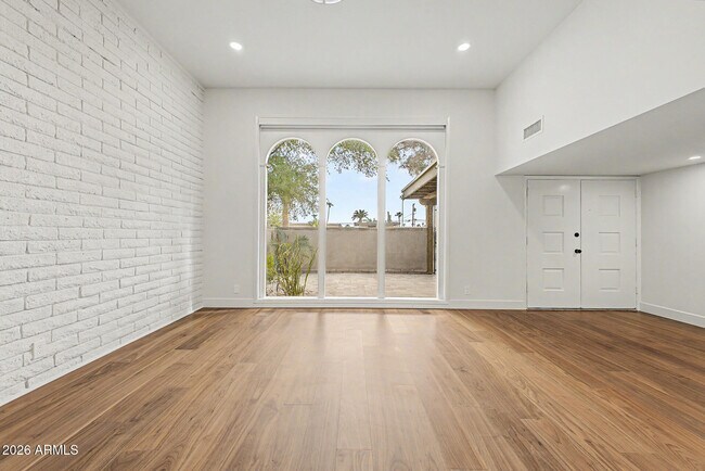 Building Photo - 3736 E Montecito Ave