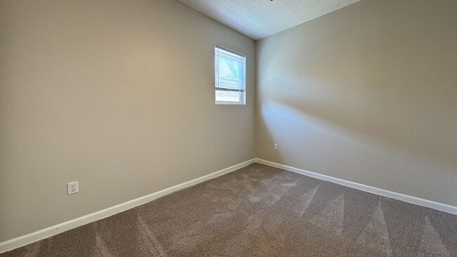 Building Photo - 2 bed / 1 bath ~ Just off of HWY 61